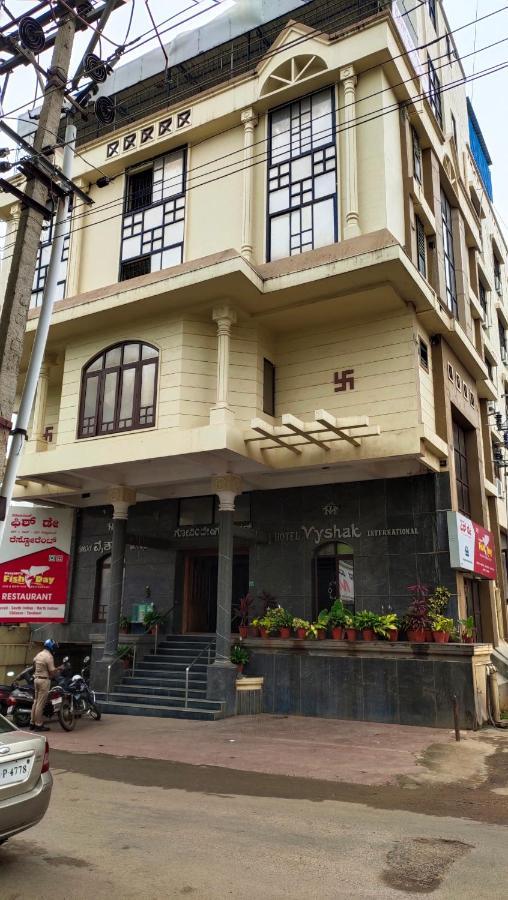Hotel Vyshak International 마이소르 외부 사진