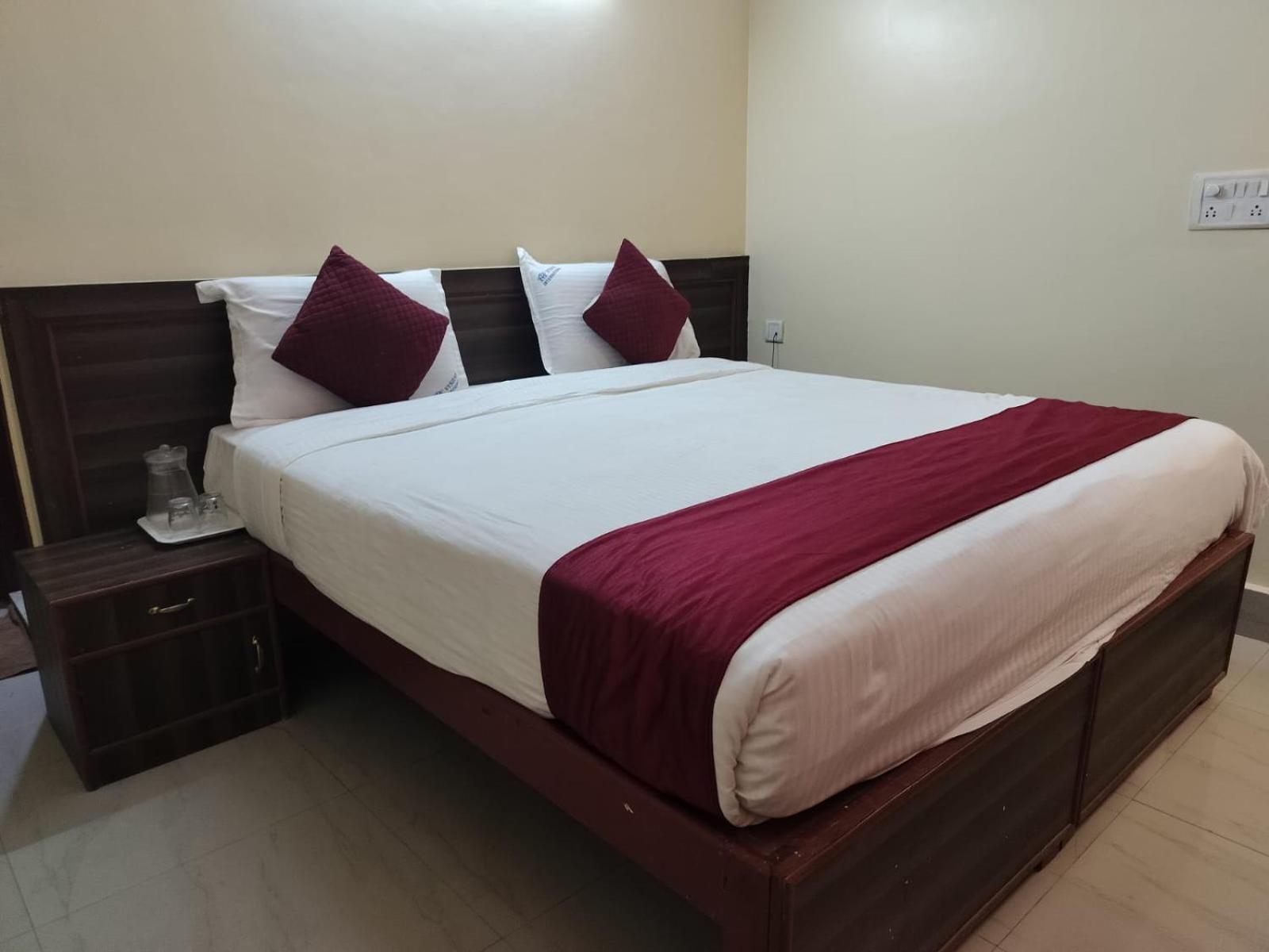 Hotel Vyshak International 마이소르 외부 사진